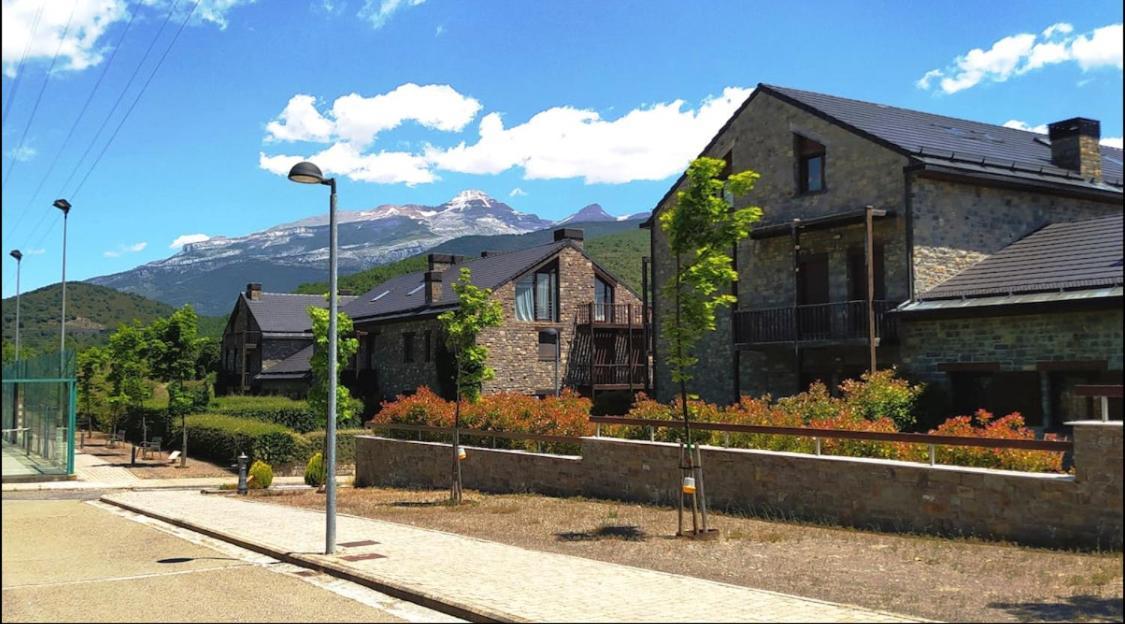 Apartamento Luga Castiello de Jaca Exterior photo
